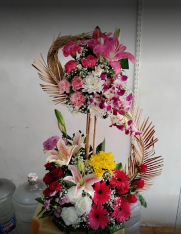 Buds And Blooms Florist