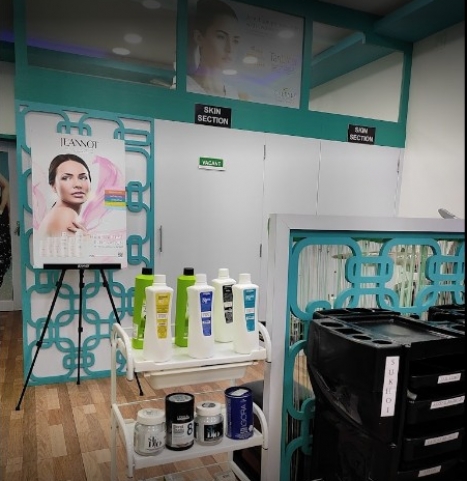 Black To Blonde Salon