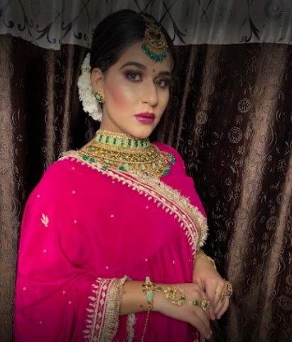 Ayushi Beauty Parlor