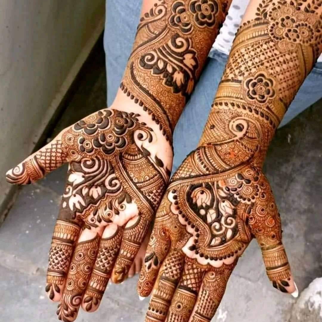 Designer Mehndi Service Provider at best price in Kanpur