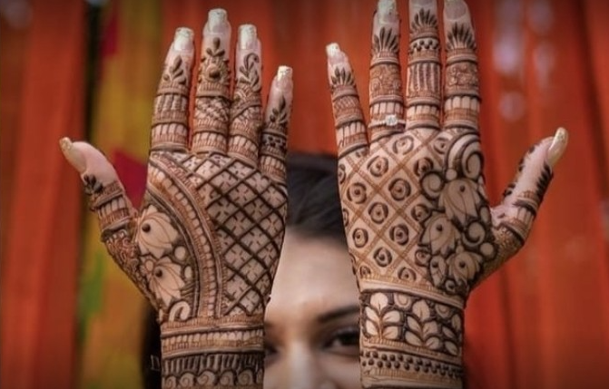 Meenal Mehndi Artist