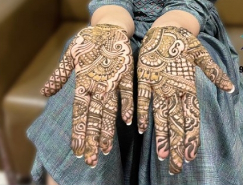 Riaa Mehandi Artist