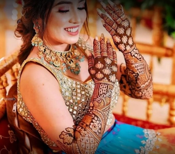 Mehndi Design Ideas for Hands | Indian wedding photography, Wedding photos  poses, Indian wedding photos