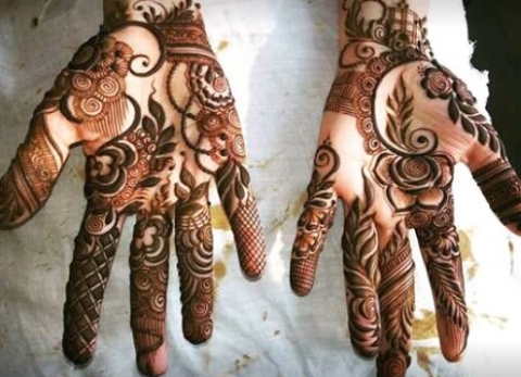 Mehndi Artist Krati