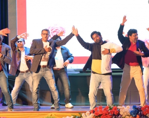 Rising Stars Entertainer by Tu