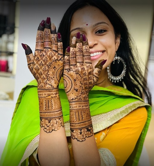 Varsha Mehndi Desiner (@the_varsha_mehndi_designer_) • Instagram photos and  videos