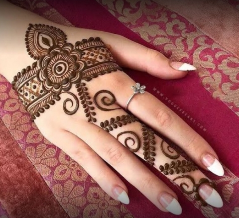 Saniya Mehndi Artist