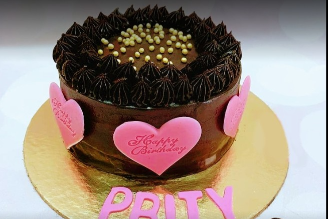 Meera Ne Aik Mahiney Main Teesri Baar Apna Birthday Cake Kata - video  Dailymotion